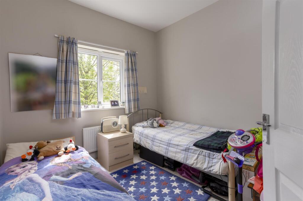 7_Driffield Avenue_6.jpg