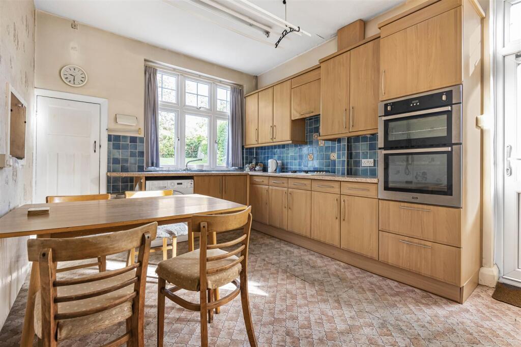 KITCHEN BREAKFAST ROOM