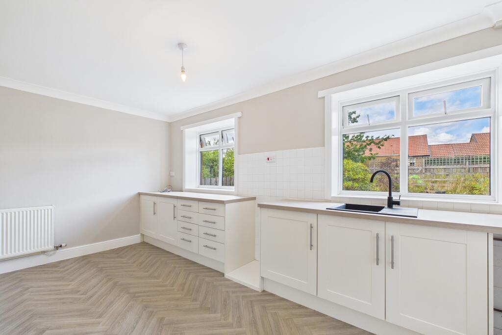 CAM04201G0-PR0107-STILL005