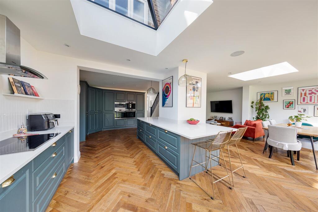 Warboys Crescent E4