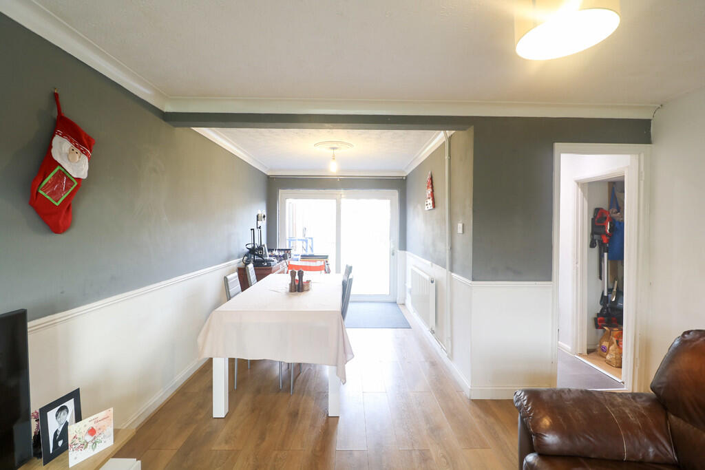 Living/Dining Roo...