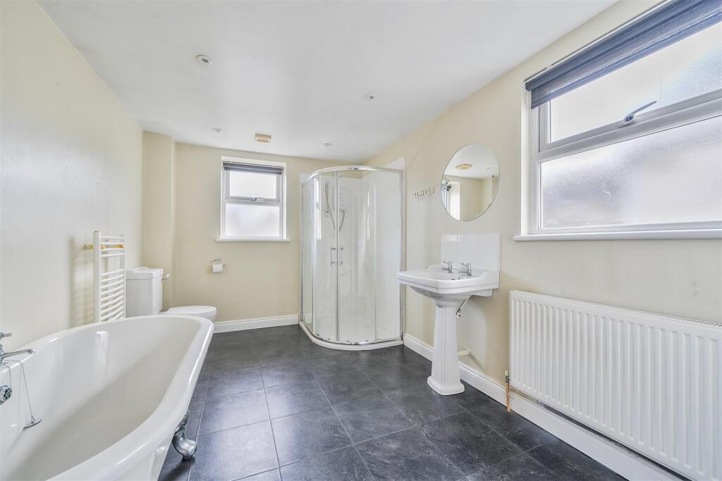 Market Road Bathroom.jpg