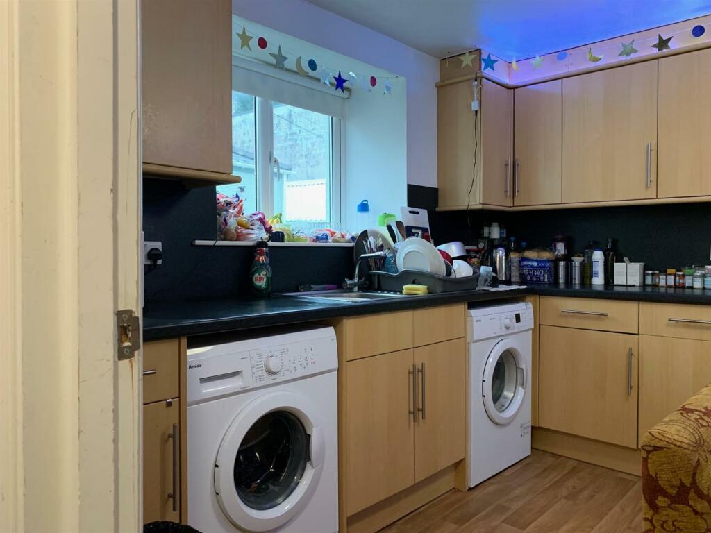 Kitchen b.jpeg