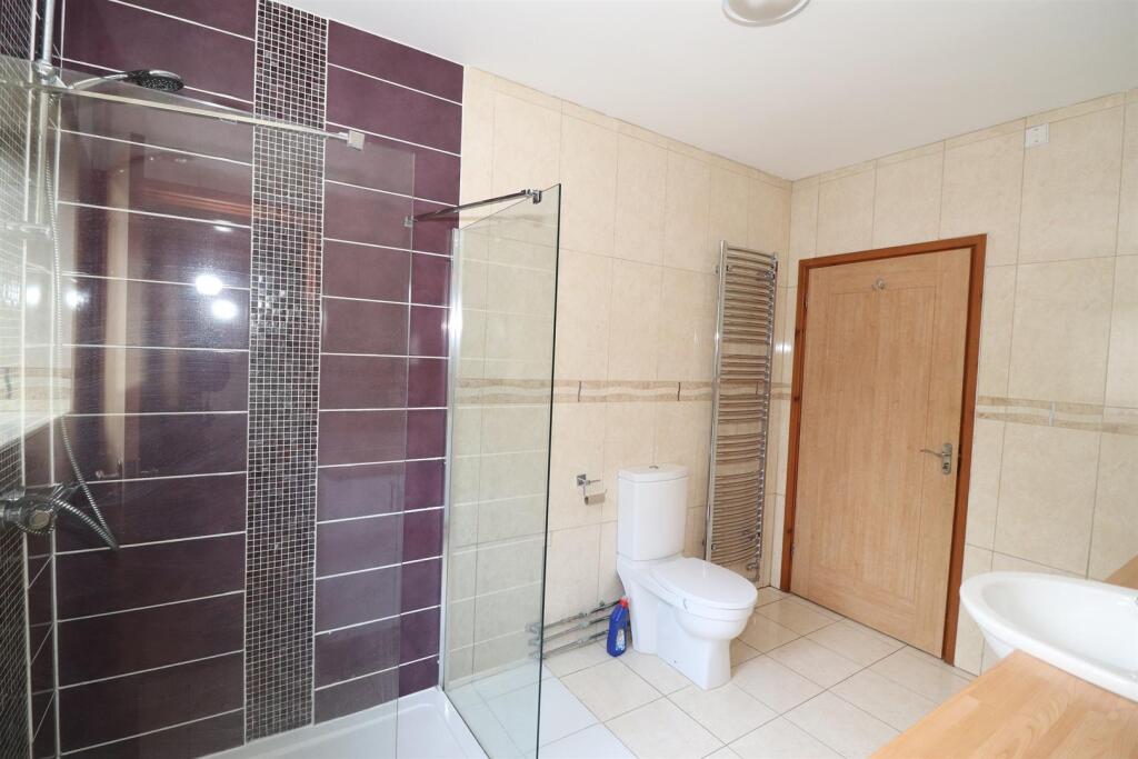 Jack &amp; Jill Bathroom