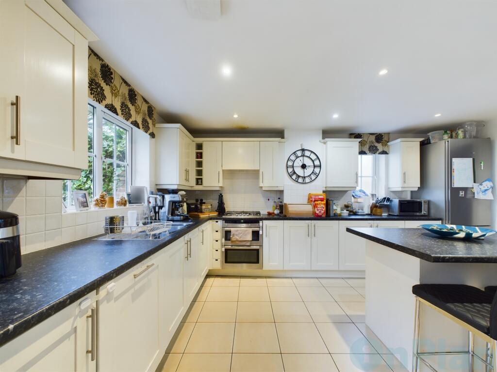 CAM04024G0-PR0018-STILL010