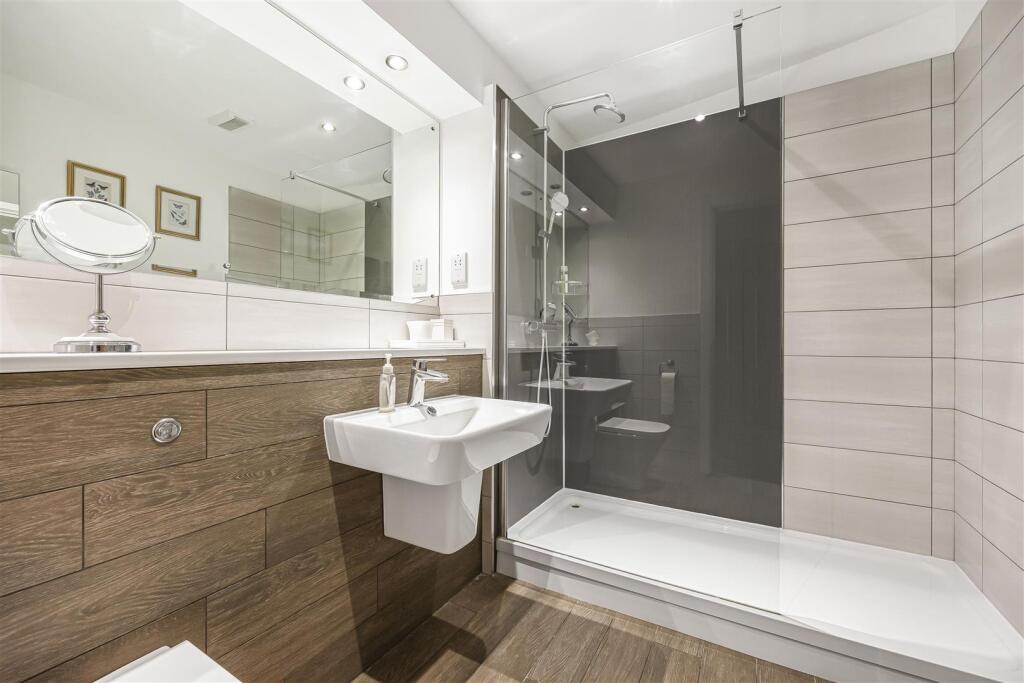 ensuite (2).jpg