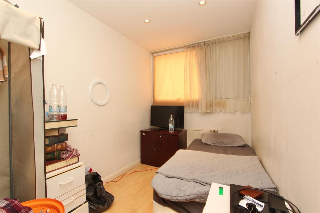 White Hart Lane, N22