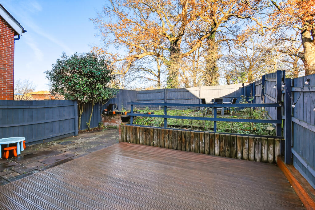 18critchercloselarge2