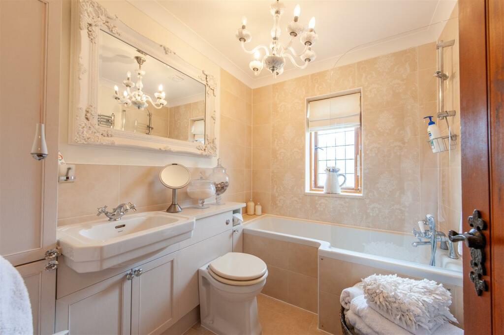 Family Bathroom.jpg