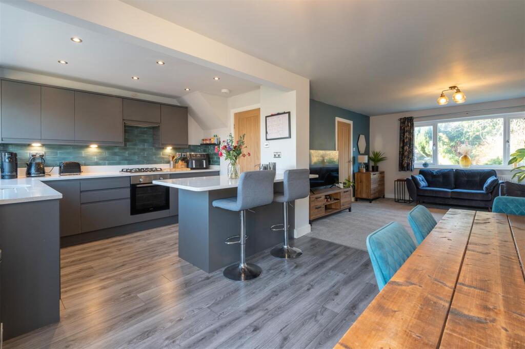 Lounge/Dining/Kitchen