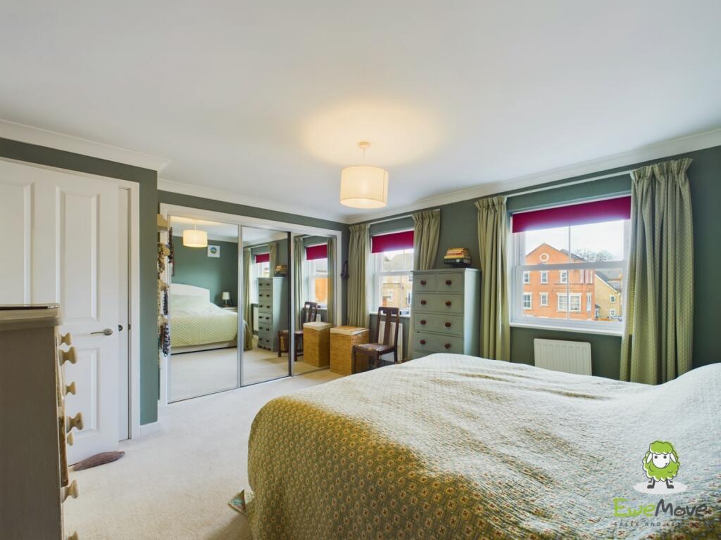 CAM03778G0-PR0142-STILL024