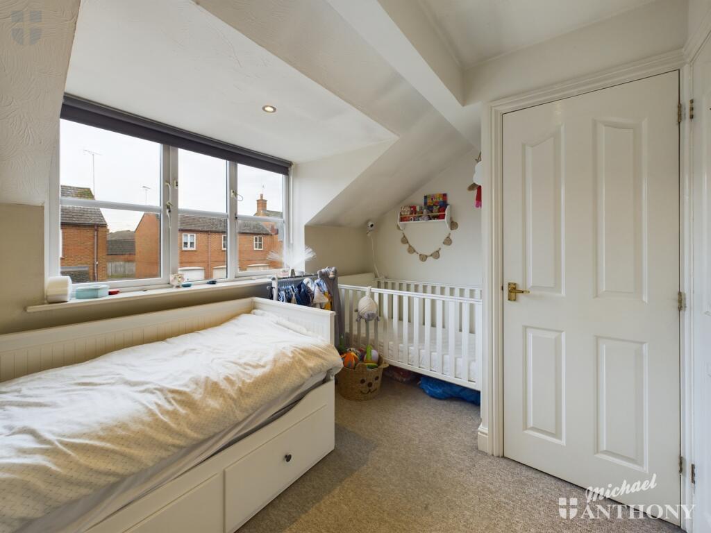 CAM03852G0-PR0176-STILL004