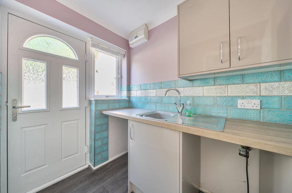 1372042-16-68f7a4b49165a