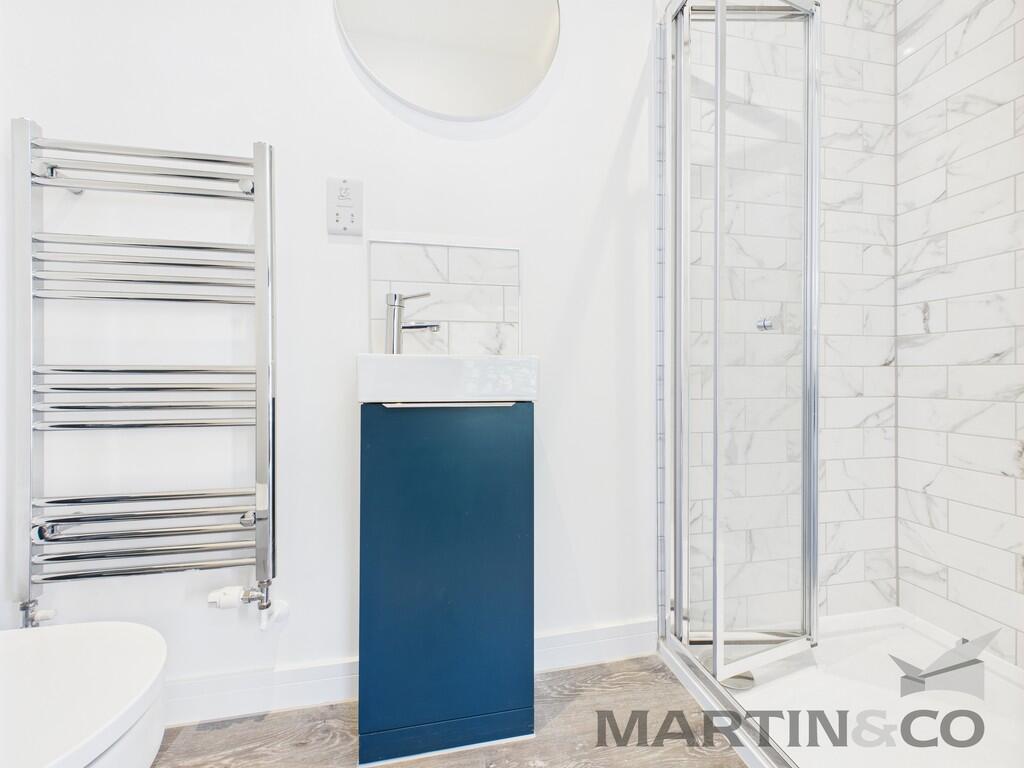 Master Bedroom En...