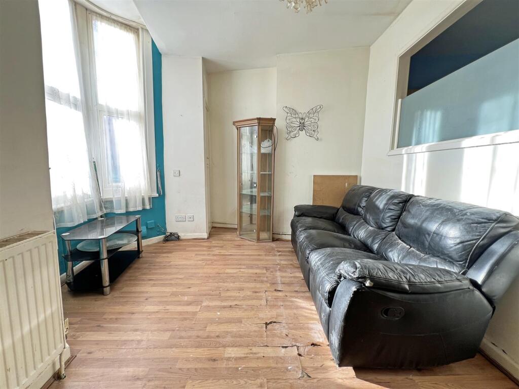 5 - Two Bedroom Flat for Auction, Easton.JPG
