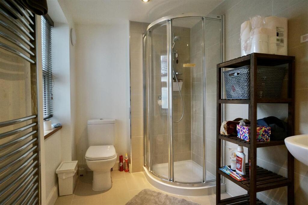 Bathroom GF.jpg