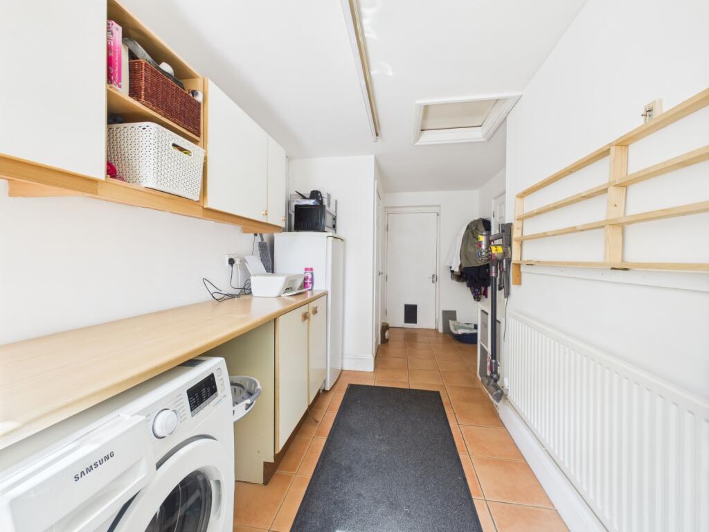 13. CAM04922G0-PR0044-STILL003