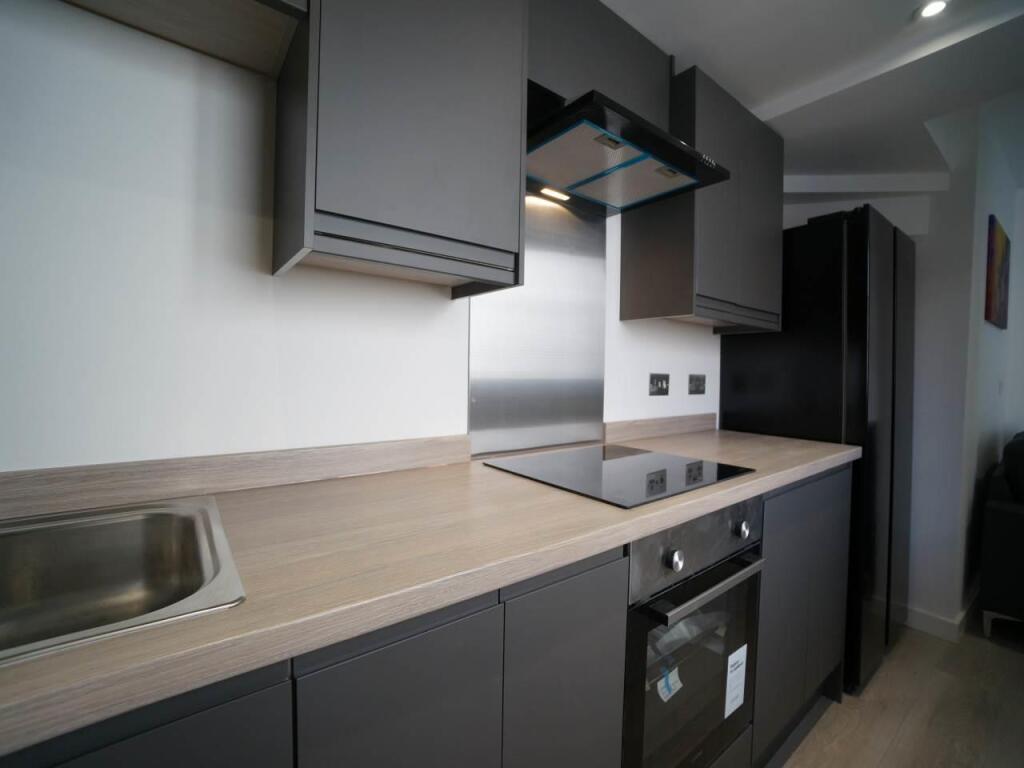 29VictoriaSt_Kitchen1.5.JPG
