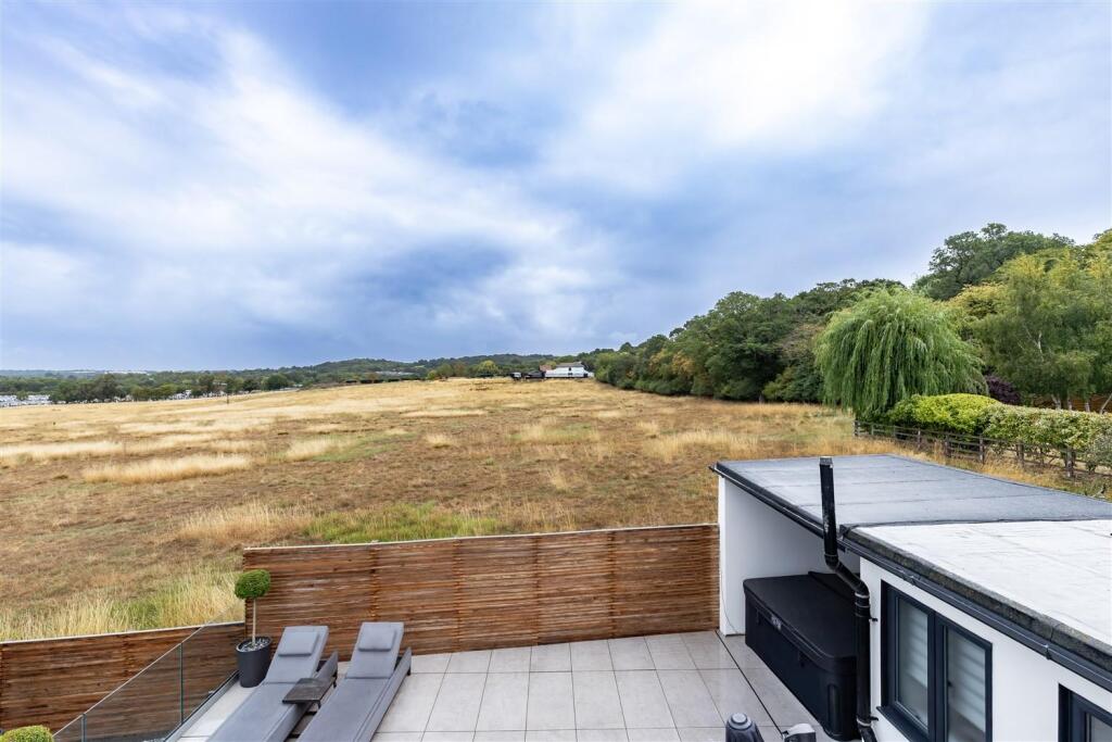 4, Forest Close (24).jpg