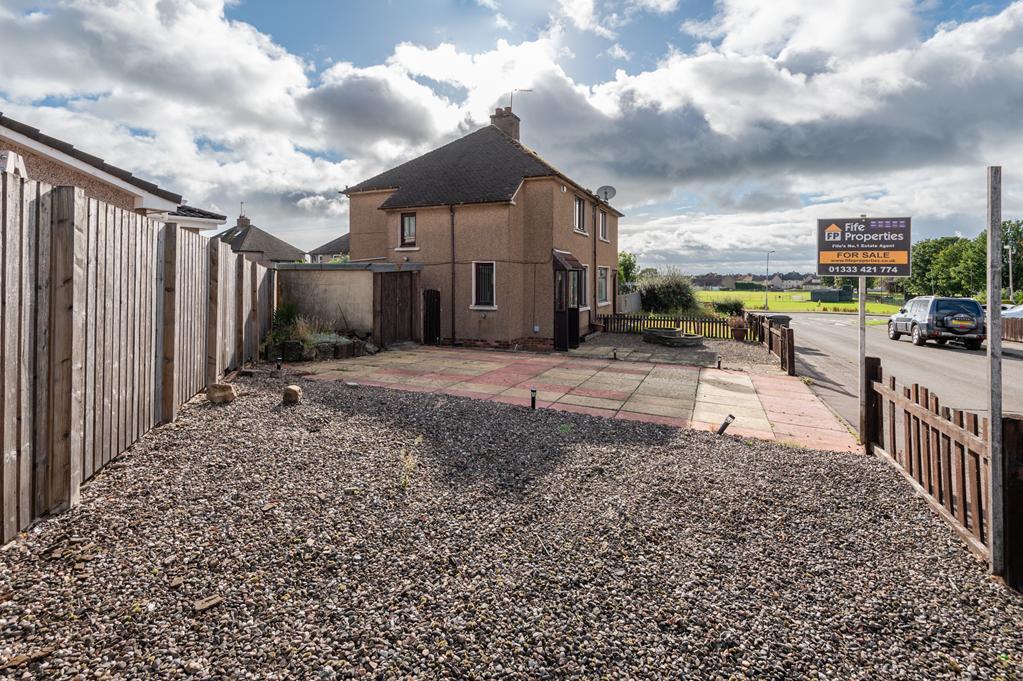 FRONT GARDEN