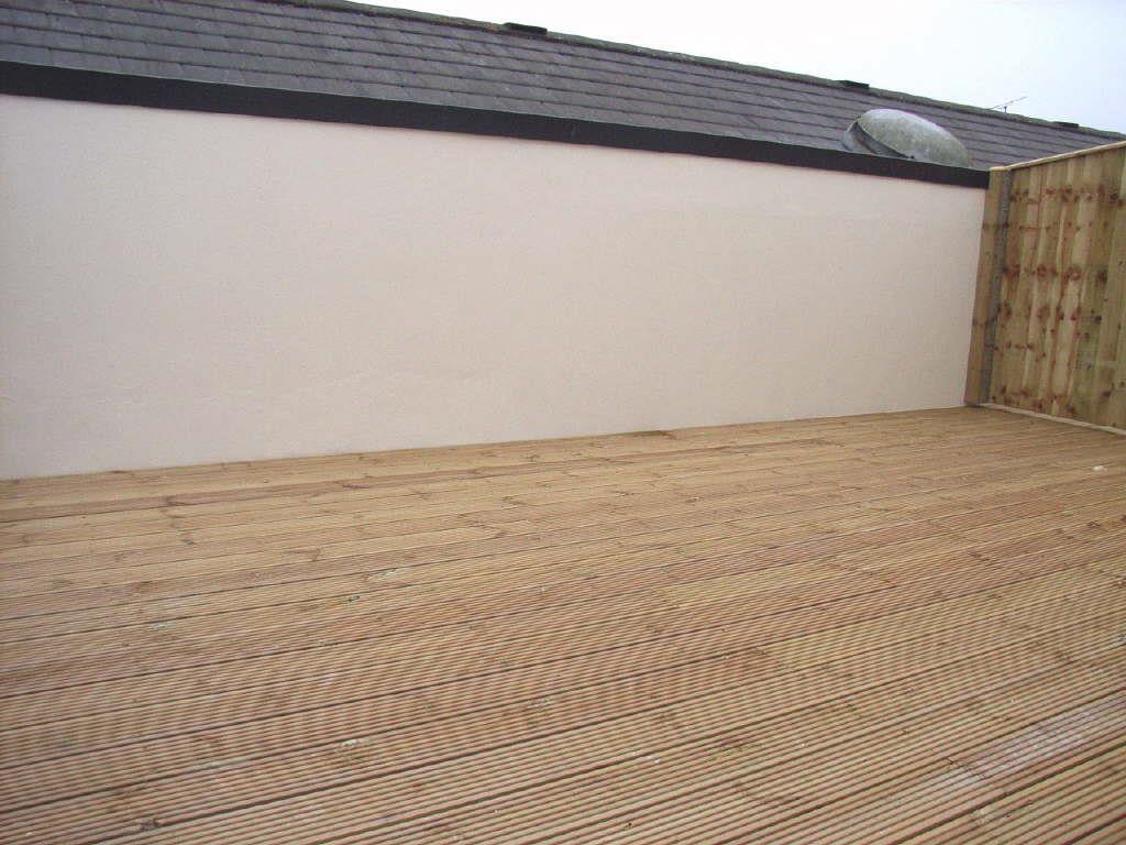 DECKED ROOF TERRACE.