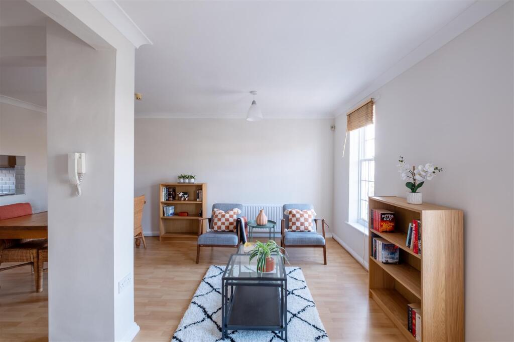 18 Dobson Cres HE-10.jpg