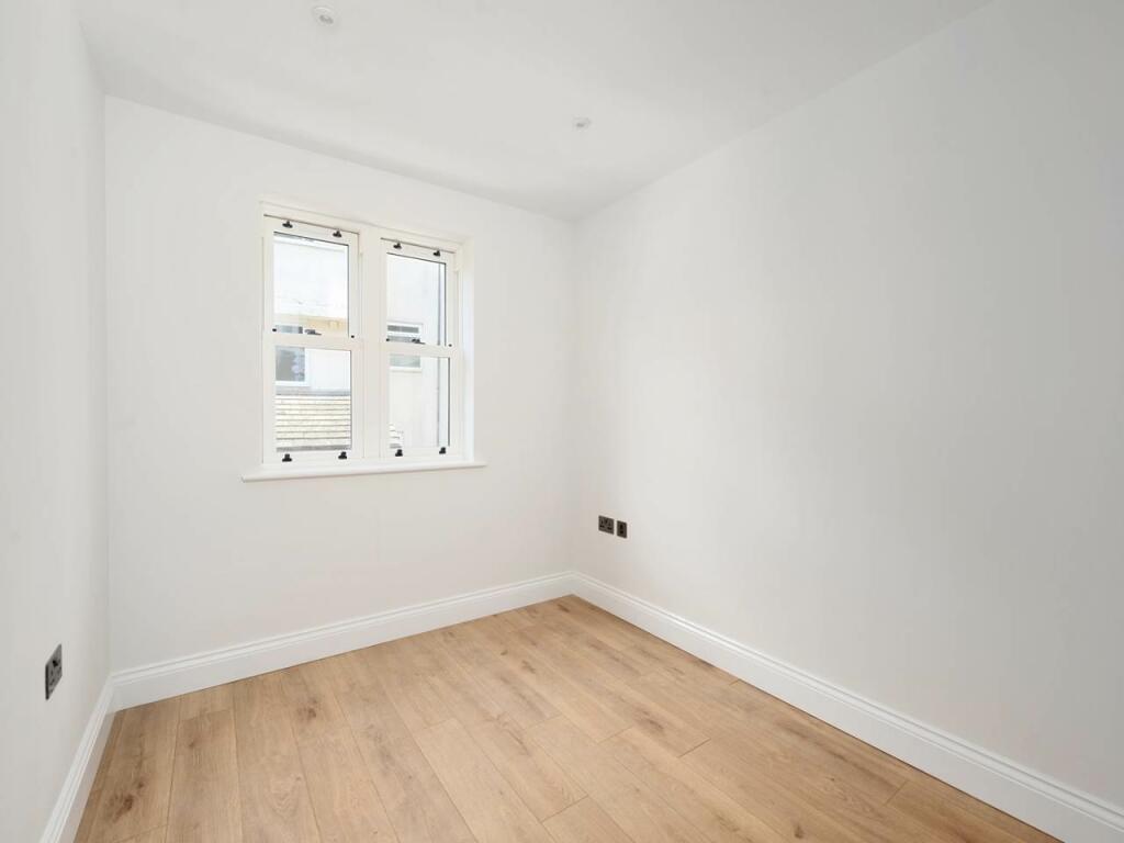 Bedroom 2 (pic 2)