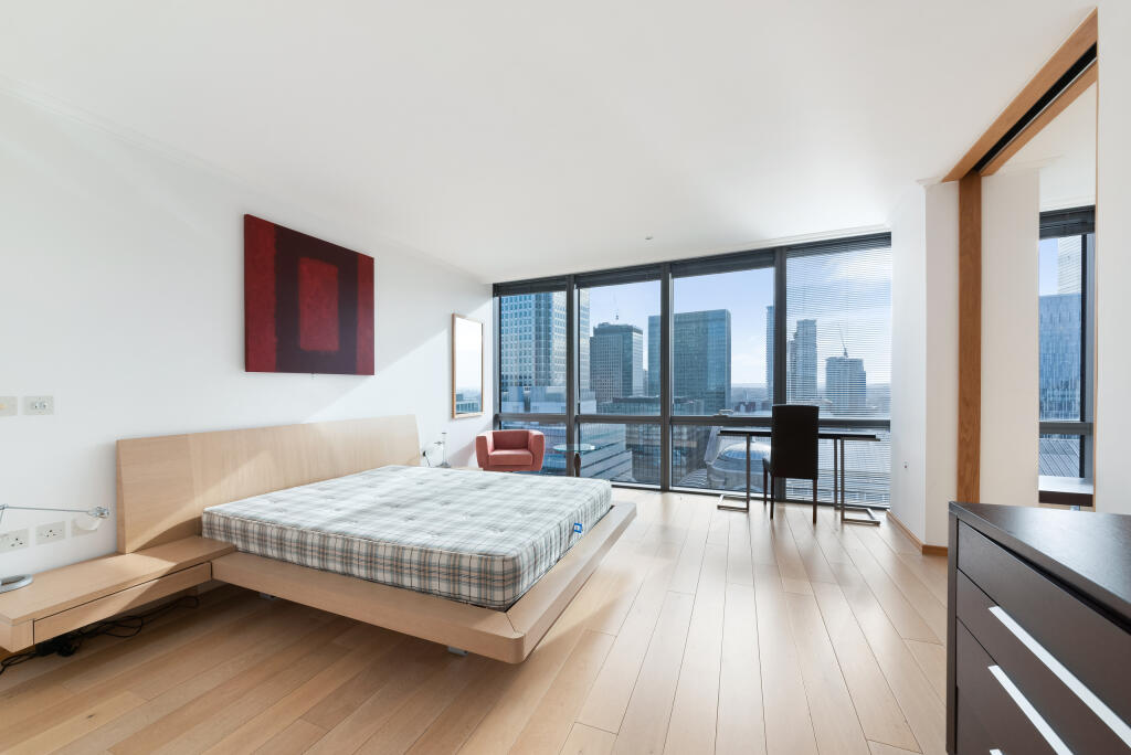 ONE WEST INDA QUAY, 2704-4