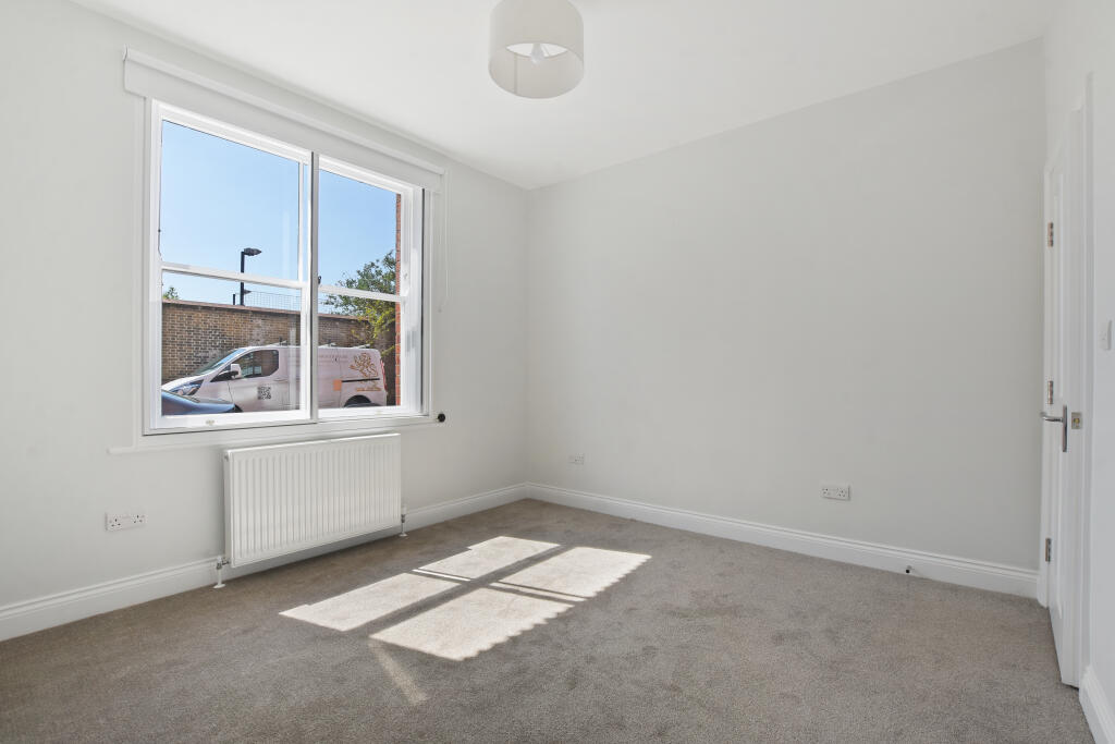 5 BEDROOM 1.JPG