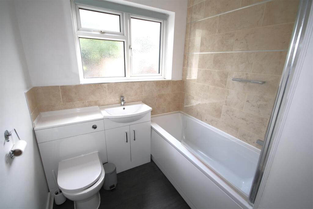 Bathroom a.JPG