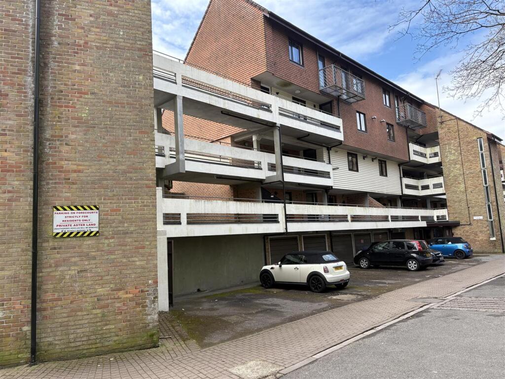 22 Stuart Court 1.jpg