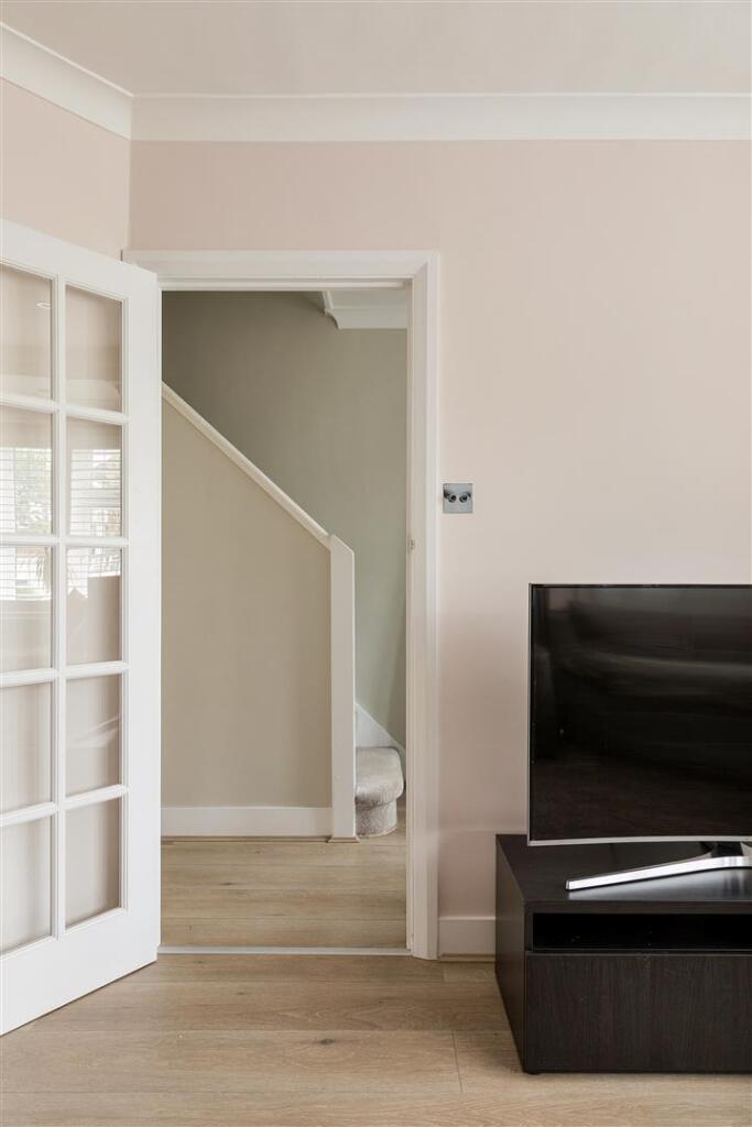 Brackley Square, IG8