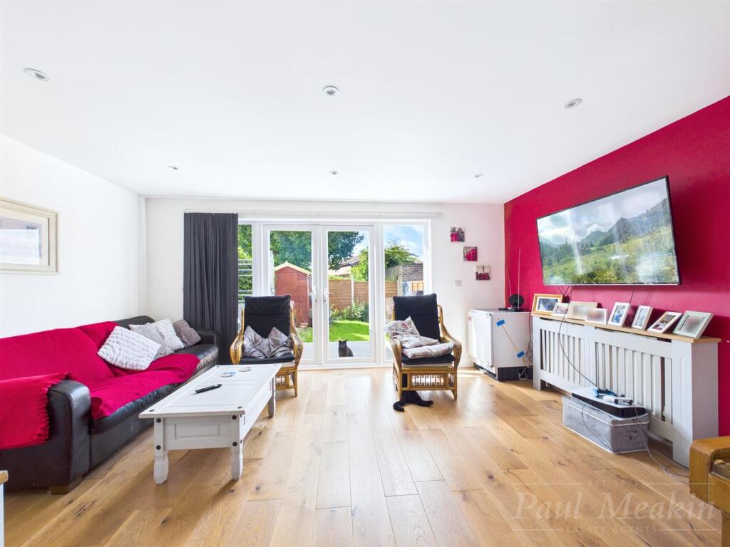 Kitchen/ Diner/ Lounge