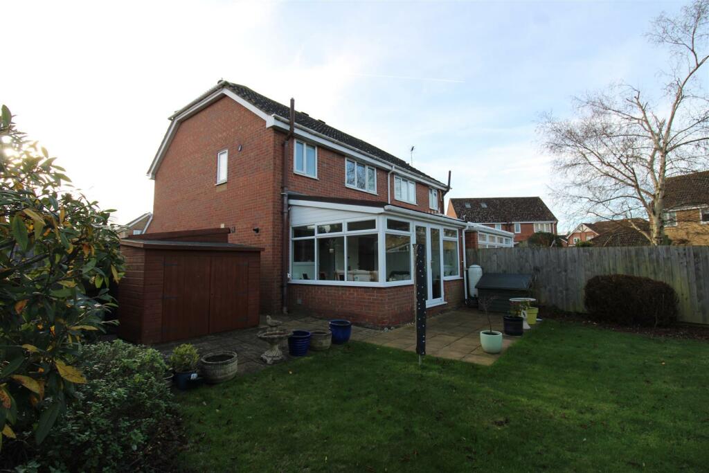Exterior / gardens
