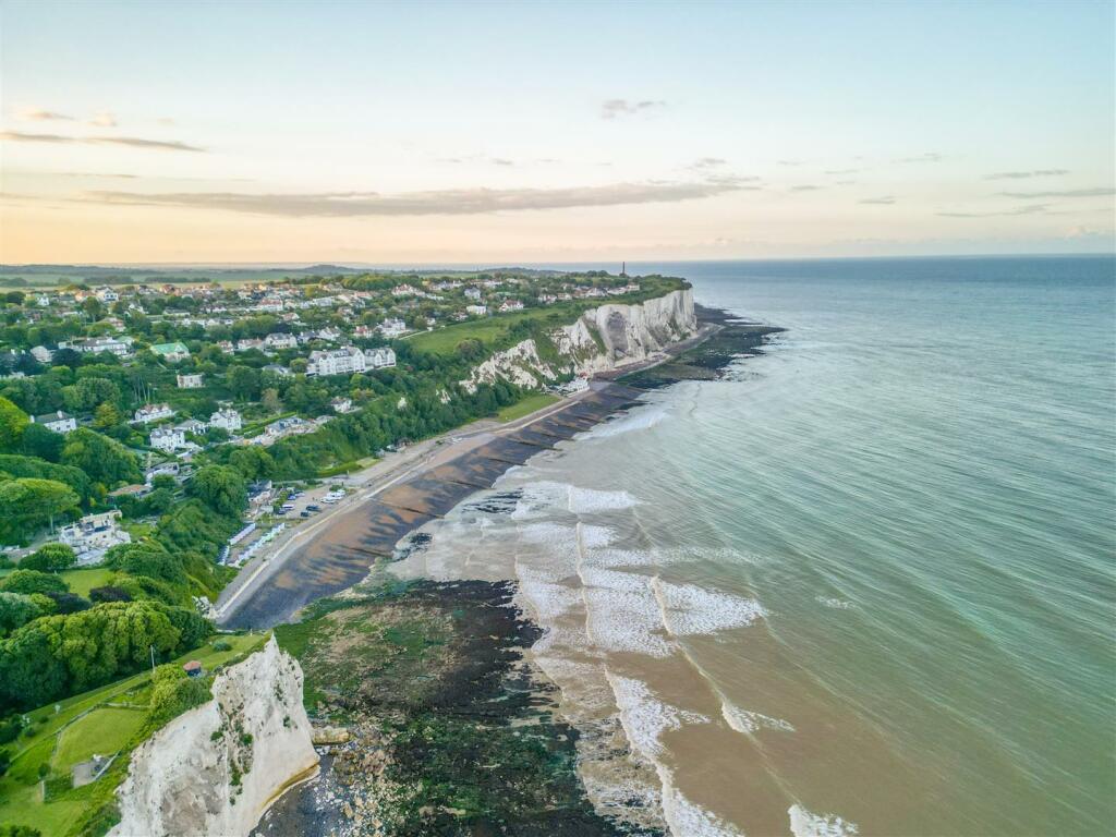 NearbySt Margaret's Bay.jpg