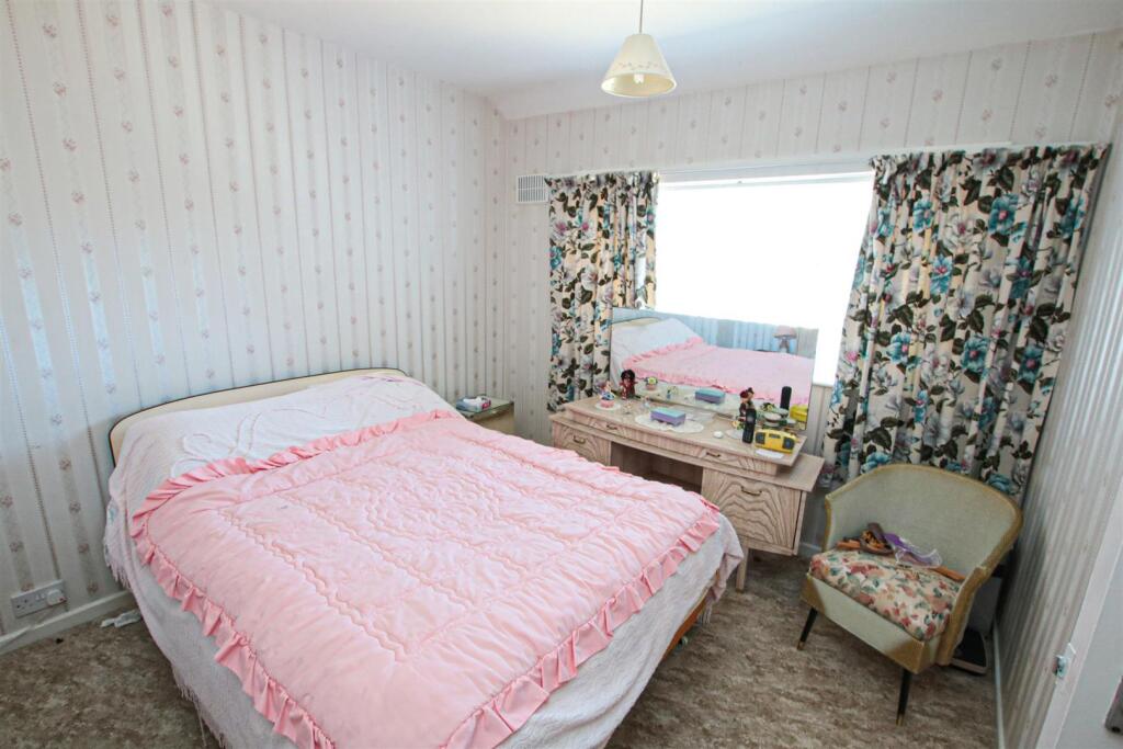 BEDROOM 2