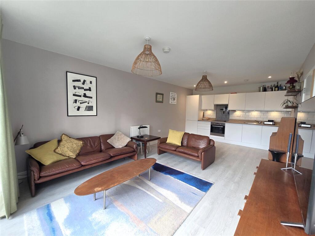 Lounge/Kitchen