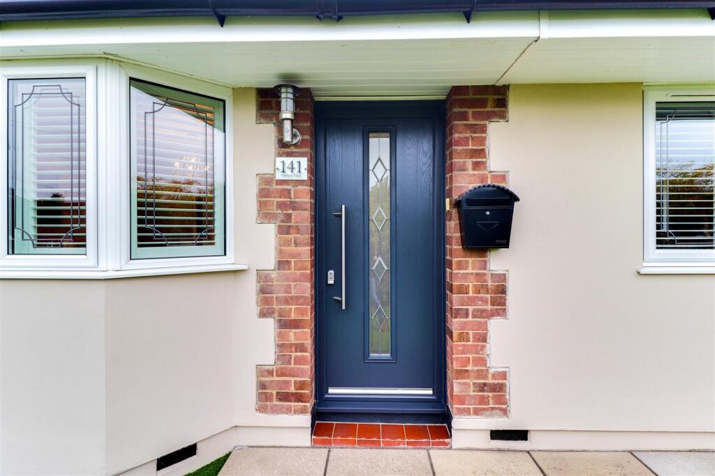 02. Front aspect.jpg