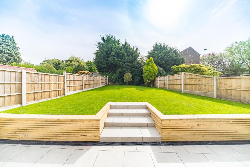 6 stanley crescent garden 3.jpg