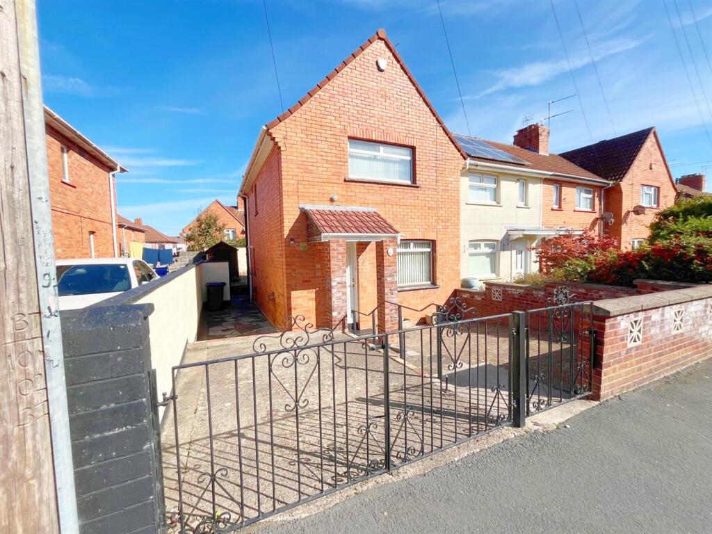 Front view of property (1).jpg