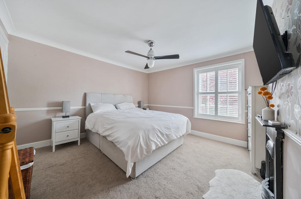 1341071-8-689ef5a...