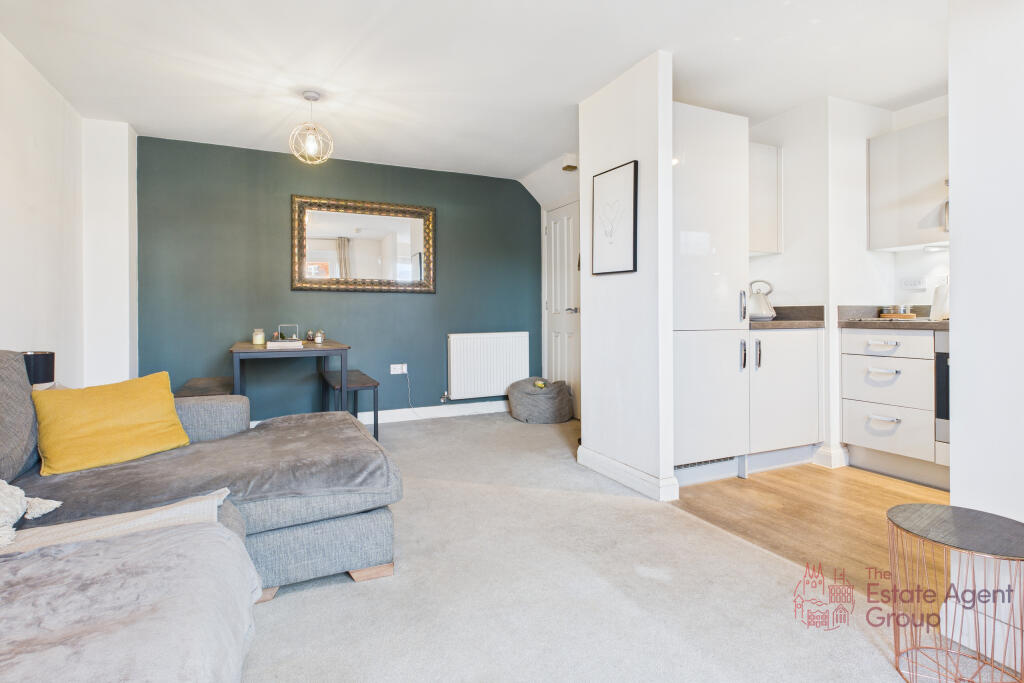 CAM02494G0-PR0074-STILL004