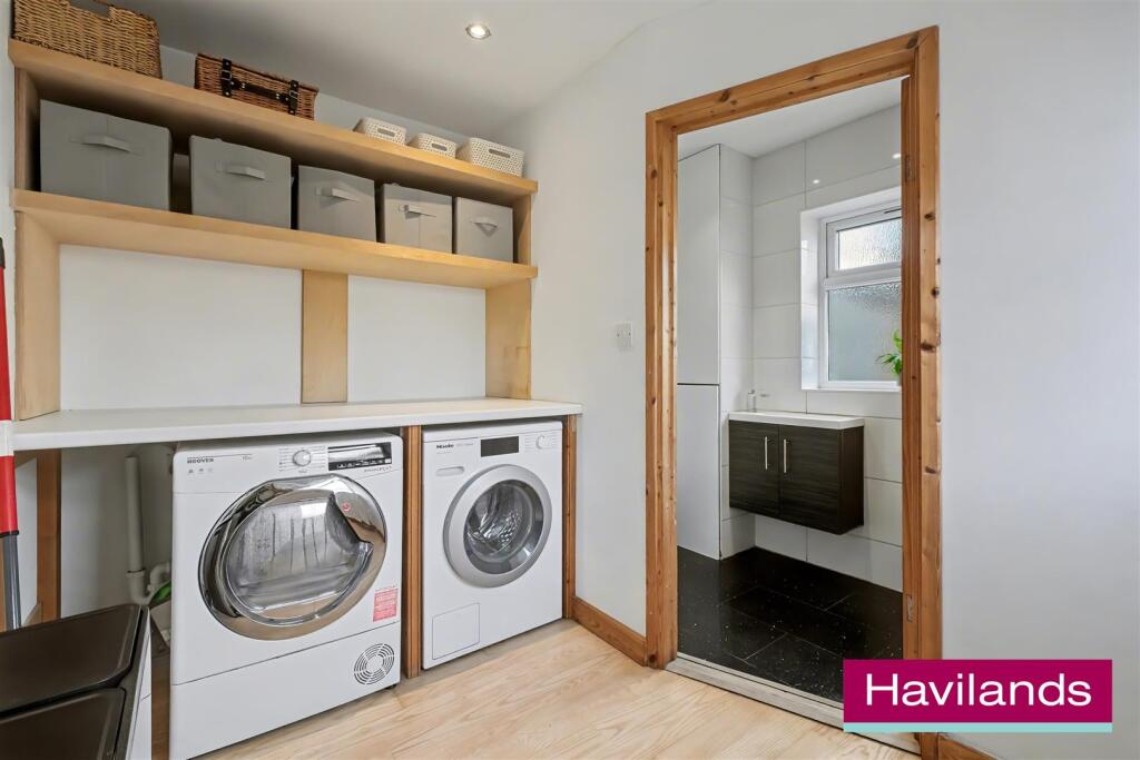 Wolves Lane N13 6DR-13.jpg