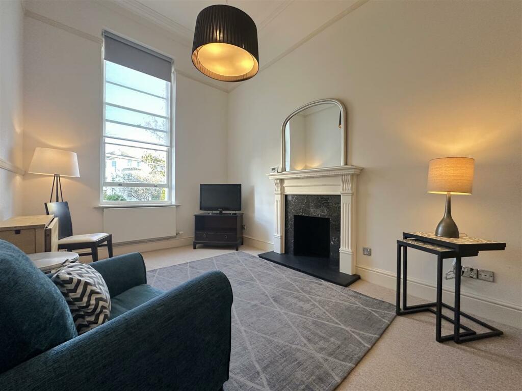 Lounge II.jpg