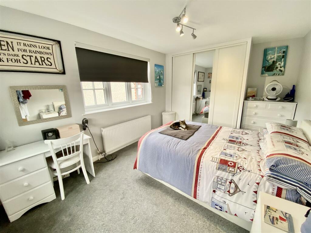 BEDROOM 2