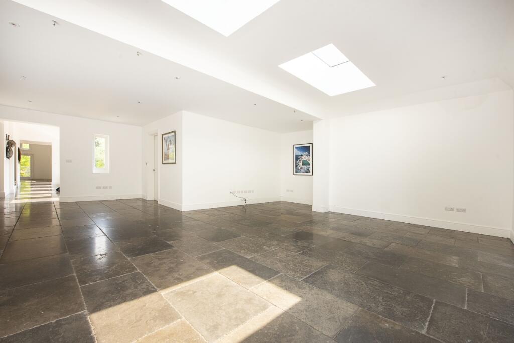 the-coach-house-c...