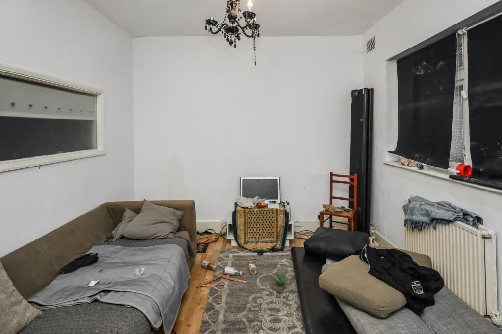 69 Town Road London, N9 0SJ