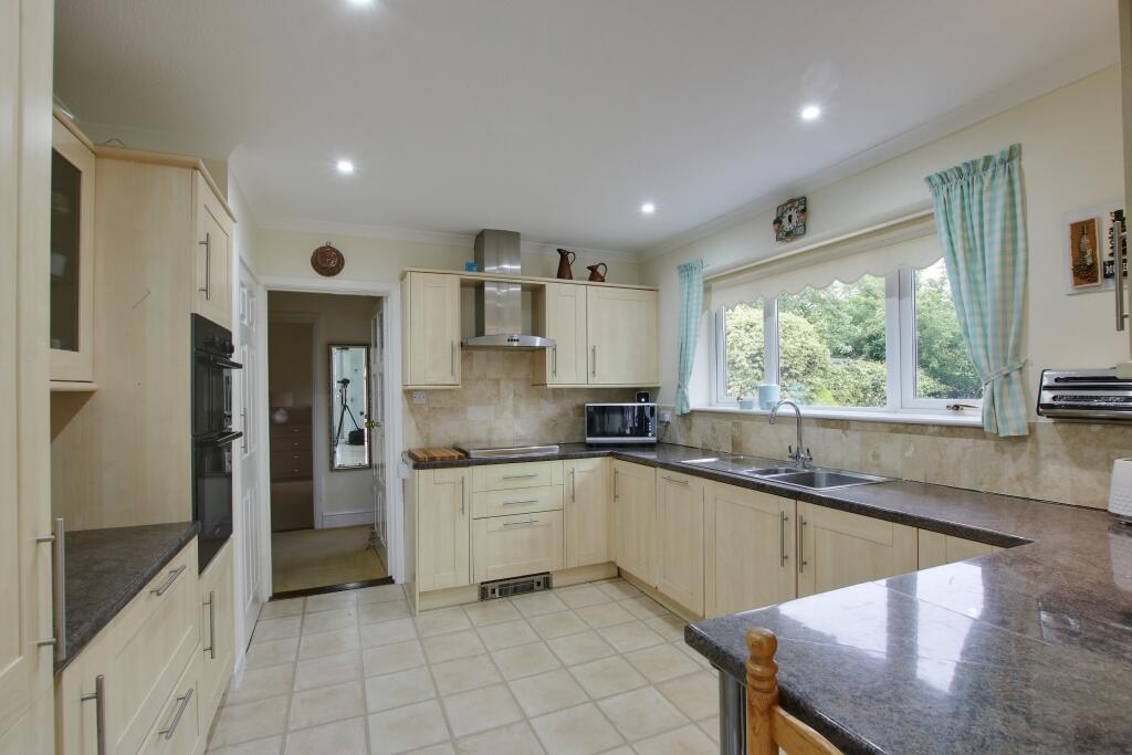 KITCHEN BREAKFAST ROOM