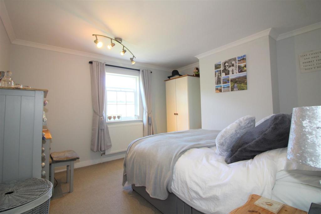 Bedroom 1.jpg