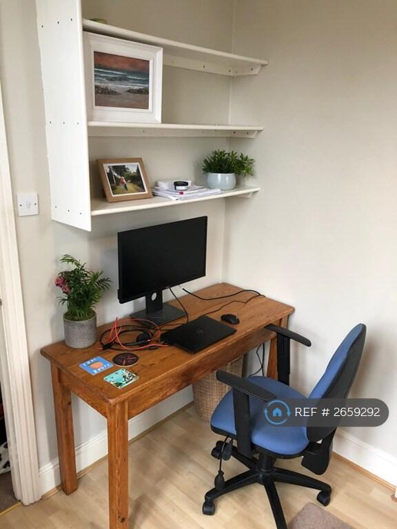 Second Bedroom As Office (2)